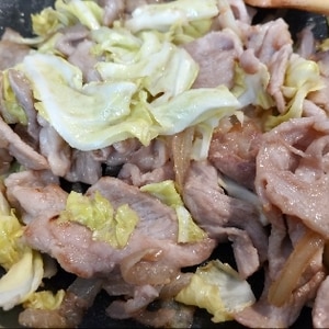 豚バラとキャベツと玉ねぎの味噌マヨ炒め